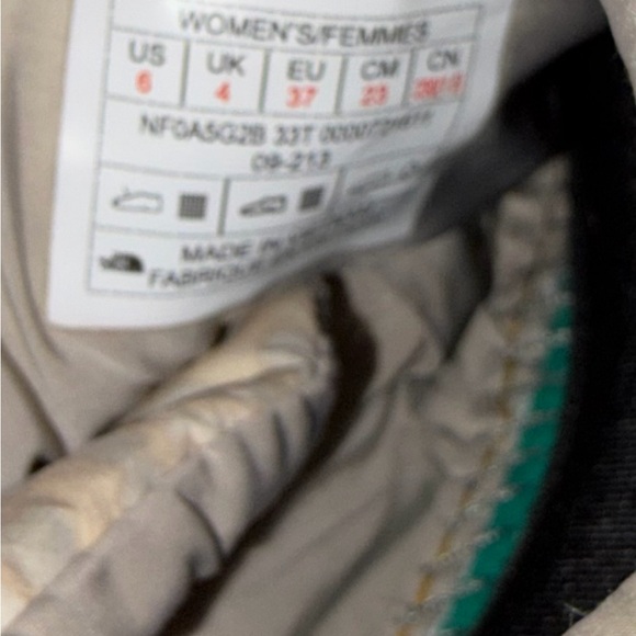 The North Face Kids' Beige leopard Patterned Slippers girl size 6 - Picture 8 of 8